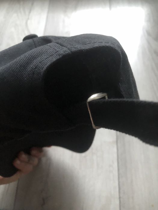 Czapka czarna z daszkiem