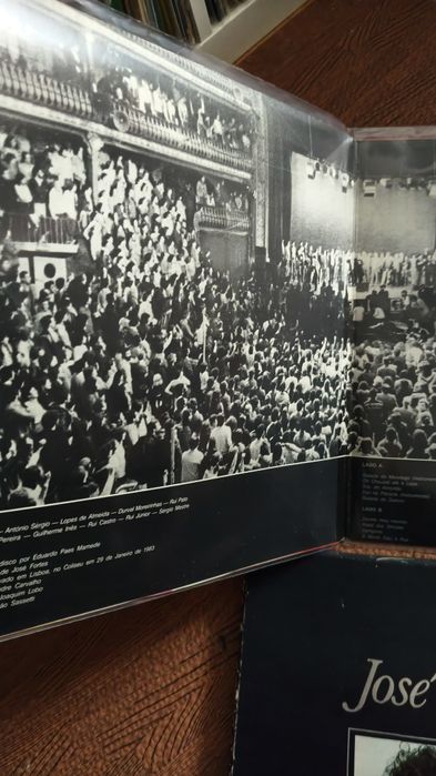 José Afonso caixa box set 3 LPs

José Afonso no Coliseu 2lps

Capas e