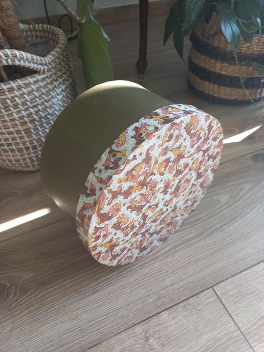 Kartonowe, ozdobne pudełko
