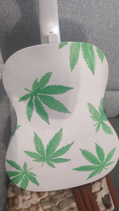 Gitara unikat prezent ręczna robota marihuana