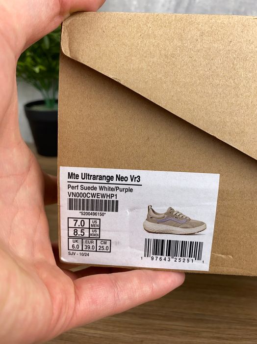 Vans Ultrarange Neo VR3 r. 39 – zamszowe buty z siateczką