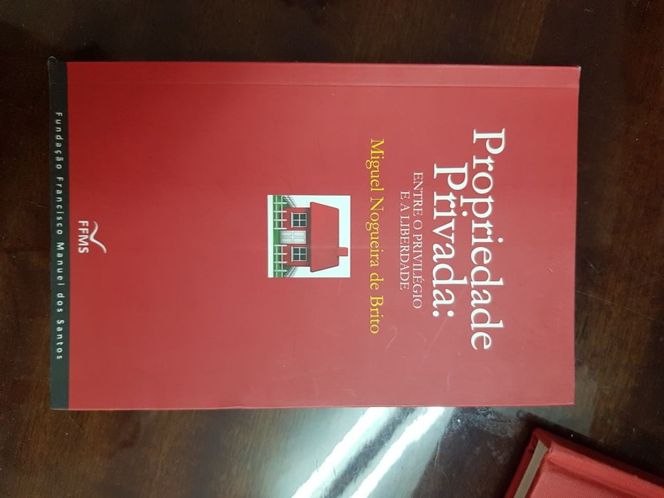 Vendo Livros de Direito