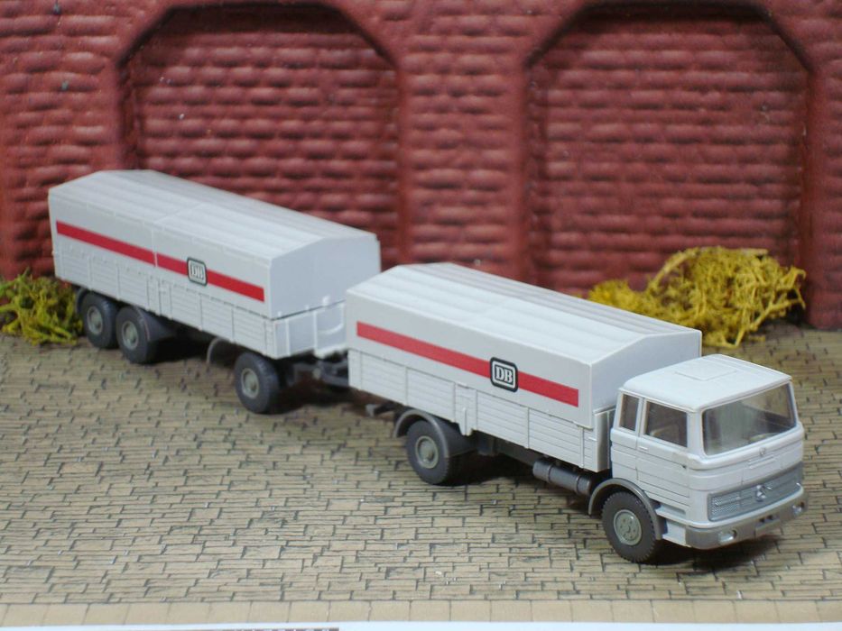 Wiking 43b - Mercedes / Camião com Reboque "DB" / Usado