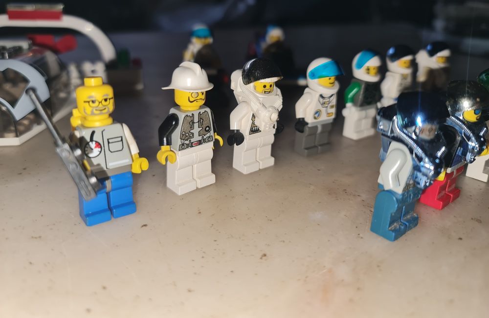 Legos Minifiguras e Veículos
