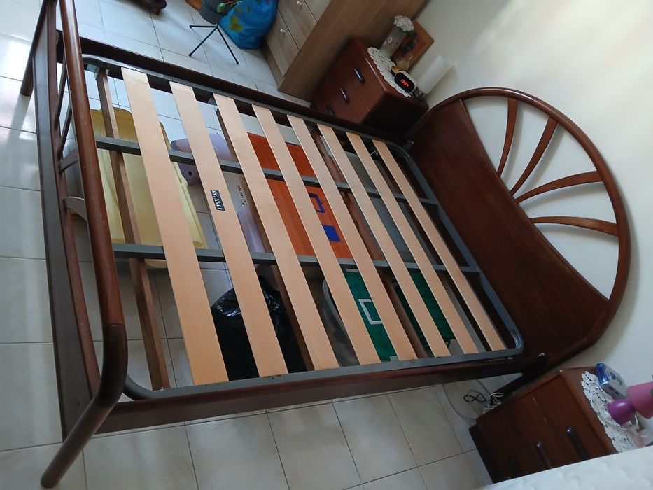 Cama de casal com estrado e colchão