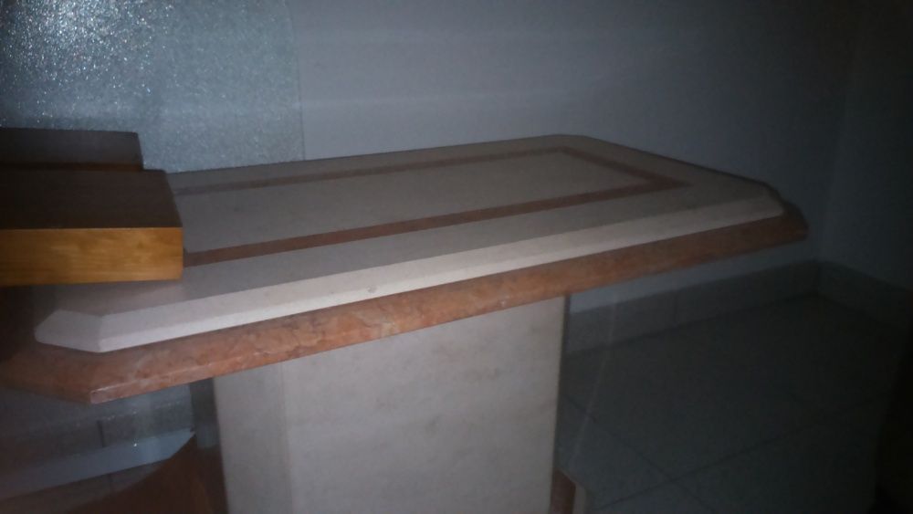 mesa de apoio em mármore