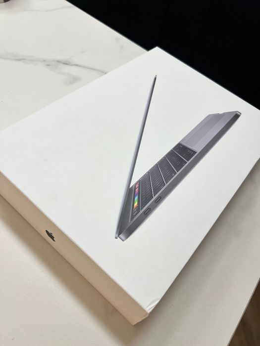 MacBook Pro 13” (2018) – i7 / 16 GB RAM – sprawny