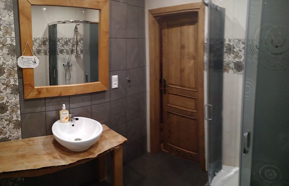 domek nad jeziorem- apartament dla 4 osób , łodki kajaki pomosty plaża