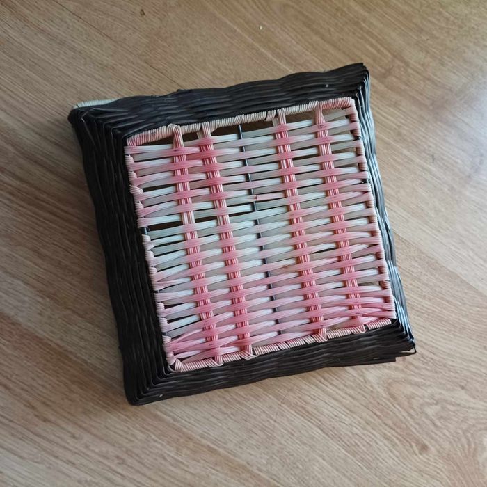 62. Koszyczek wiklinowy