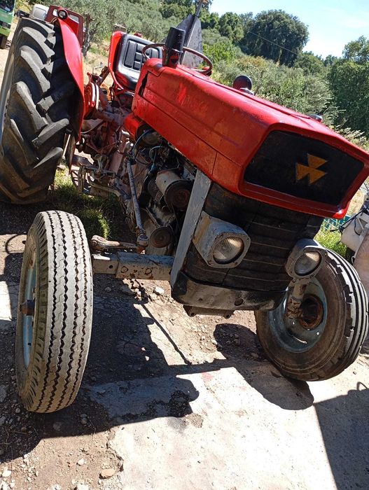 Trator Massey Fergusson 135