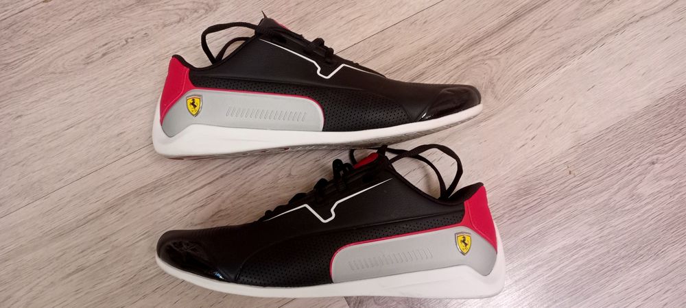 Шкіряні кросівки