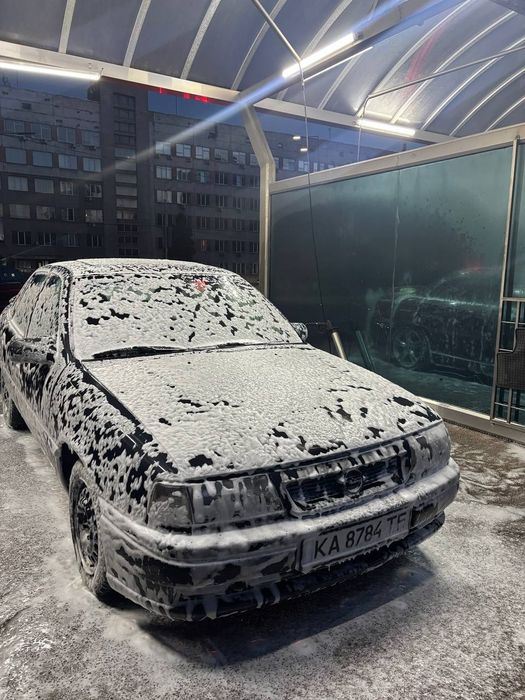 Автомобіль Опель вектра а