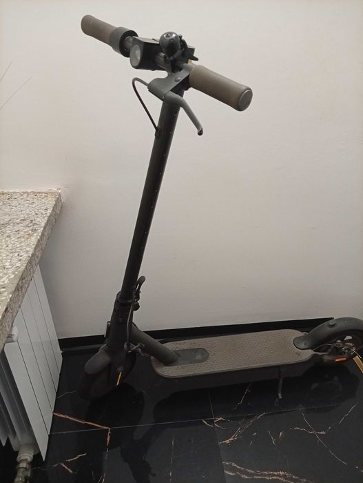 Mi Electric Scooter Essential