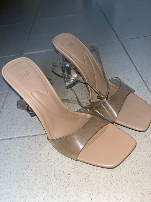 Sapatos altos transparente da Zara