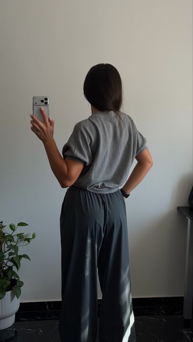 Nike Sportswear - жіночий кроп-топ на S р.