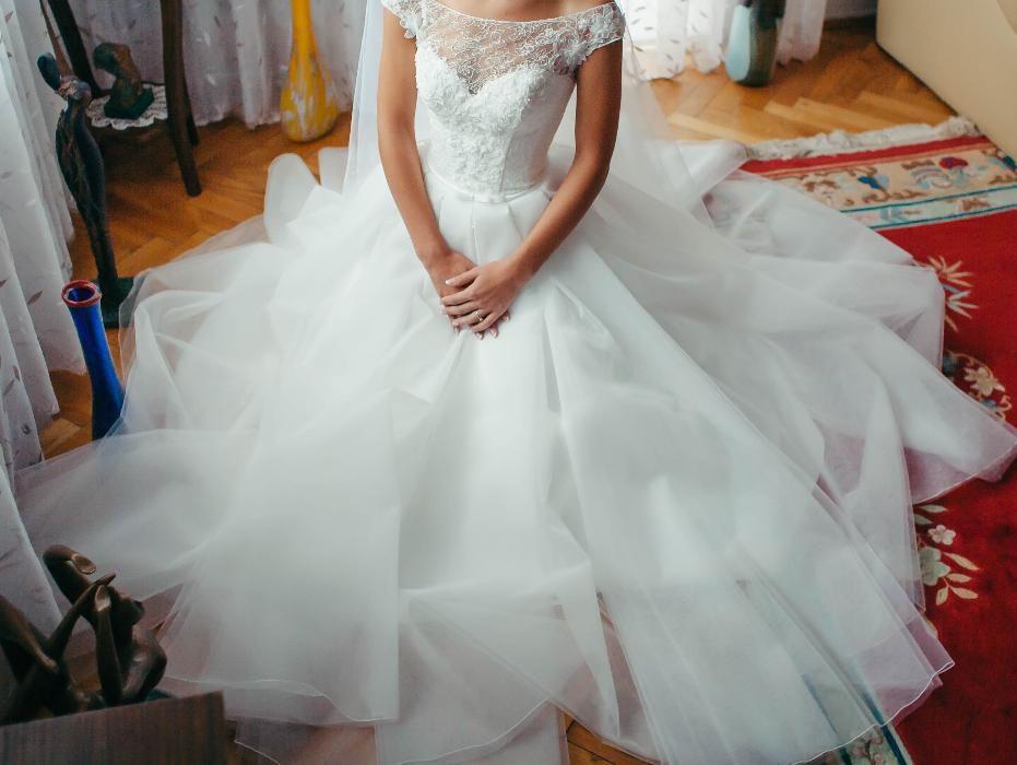 Весільна сукня від Оксани Мухи