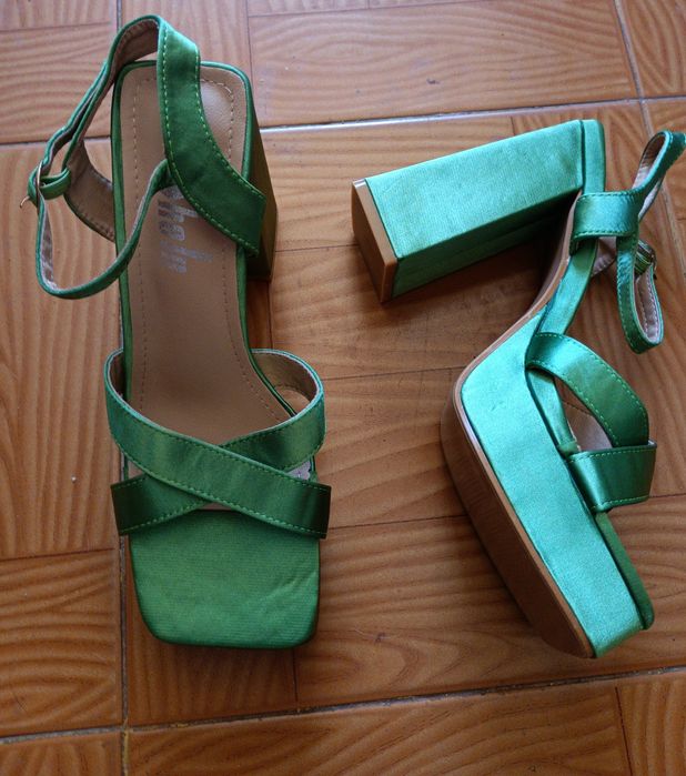 Sandálias de salto Shein