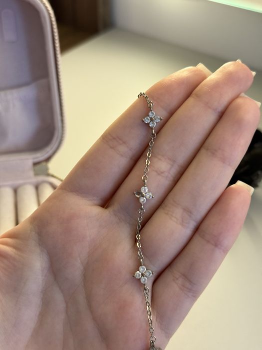 Браслет з дефектом(немає 1 камінчика)