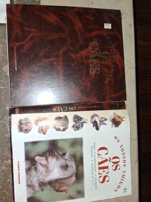 Coleção de livros sobre cães