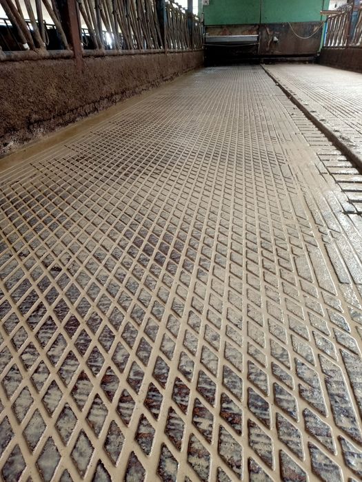 Nacinanie Posadzek, Rusztów Betonowych w oborach