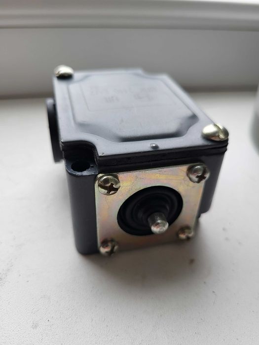 Вимикач кінцевий ВПК-2110 БУ2 конечный выключатель