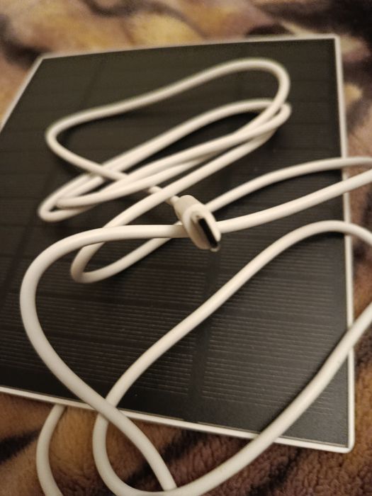 Портативная солнечная батарея подходит для зарядки маленьких устройств