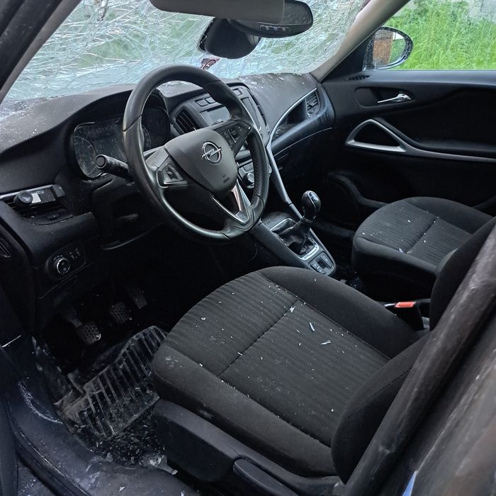 Opel Zafira Tourer  powypadkowy
