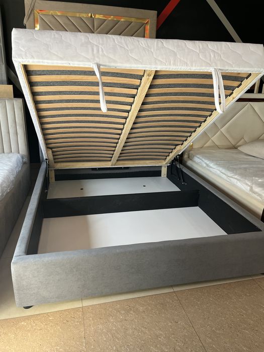 Ліжко двохспальне 160*200 з матрацом