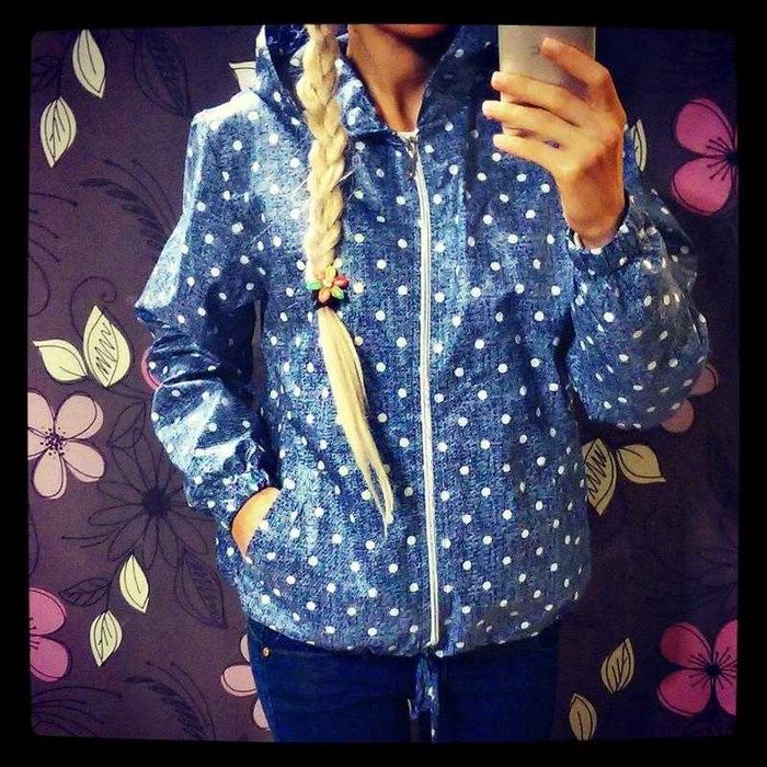 Легкая ветровка в горошек