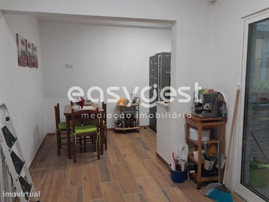 Moradia com 2 pisos e varanda localizada no centro de Beja