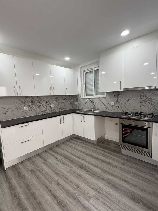 MORADIA V2 REMODELADA com sótão terraço e jardim