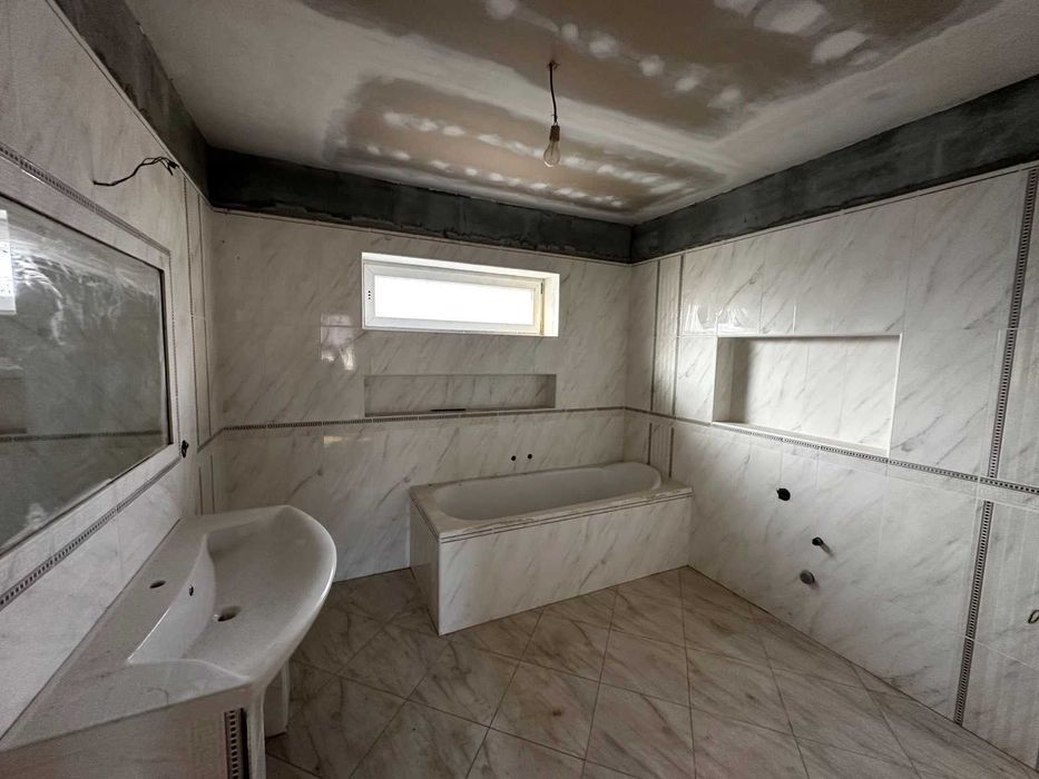 Продається 2 будинки в смт. Буштино