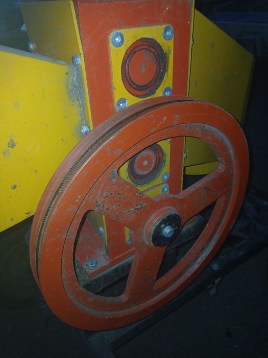 Продаю подрібнювач гілок до мотоблока