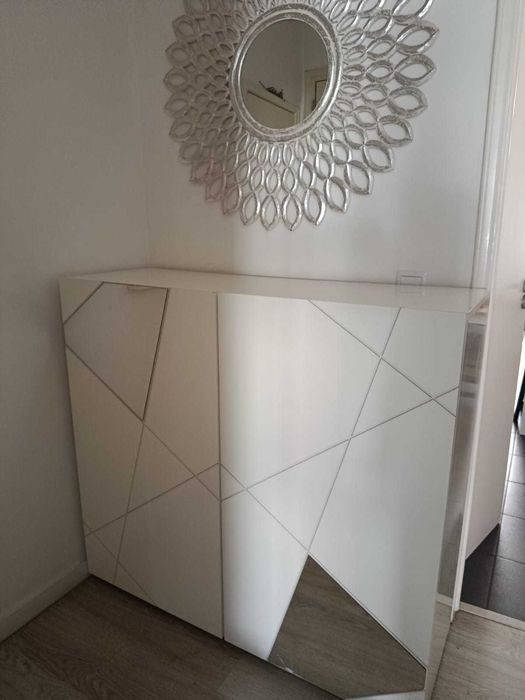 Móvel de entrada / Aparador moderno branco com espelho