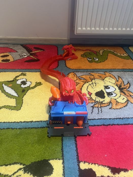 Tor HotWheels skorpion