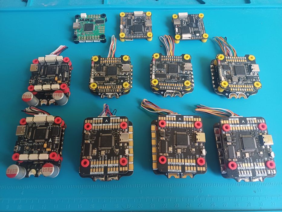 Стеки та польотні контролери для fpv