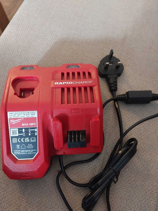 Szybka ladowarka Milwaukee M12-18FC