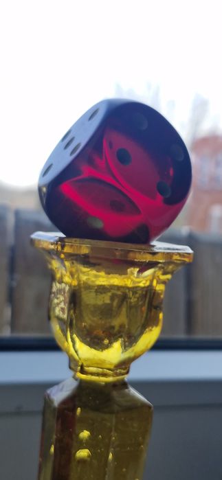 Kości XXL z bakielitu-catalinu 1× kolor rubinowy