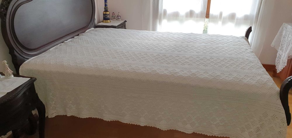 White Crochet Bedspread443110155628072965