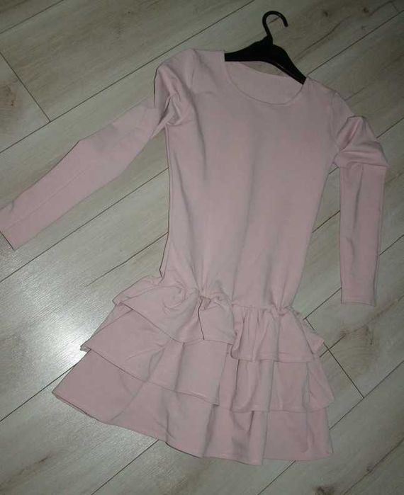 Piękna sukienka w kolorze pudrowego różu  Rozmiar 36