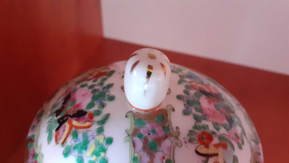 Ceramiczny kubek z przykrywką