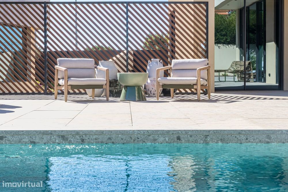 Moradia T5 com piscina, jardim e garagem em Birre, Cascais