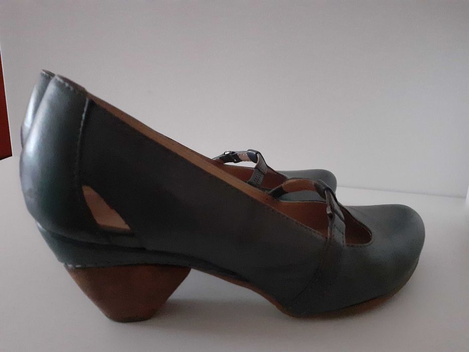Sapatos azul petróleo da marca Virus, tam. 38