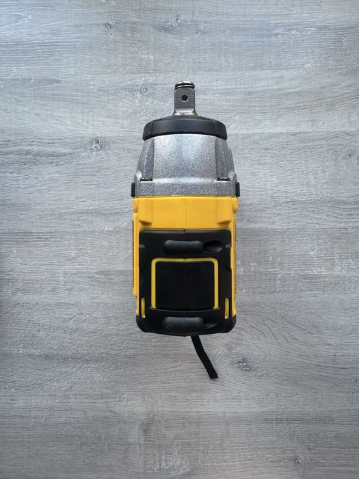 Комплект Гайковерт DeWalt DCF880