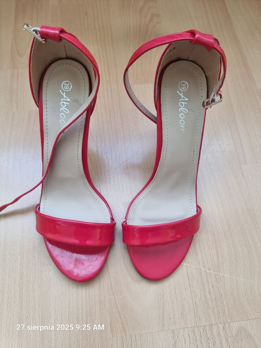 Sandały na szpilce rozm 39