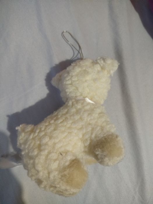 Owieczka zabawka z dzwoneczkiem