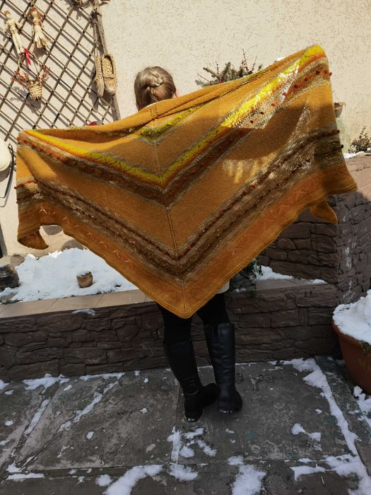 Шкарпетки, та шали, на подарунки