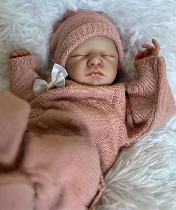 Bebé reborn disponível