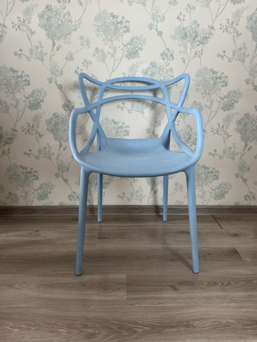Komplet 4 krzeseł w stylu kartell