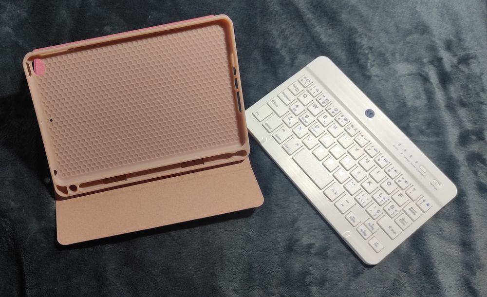 Case etui na tablet 8"